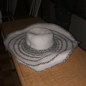 BCBGMAXAZRIA FLOPPY HAT